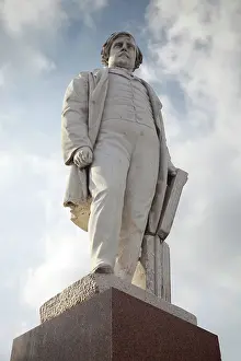 Munro: Statue of Herbert Ingram