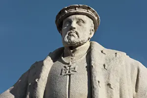 Regiao: Statue of King John III, University of Coimbra