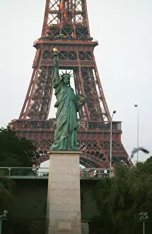Backdrop: Statue of Liberty against backdrop of Eiffel Tower