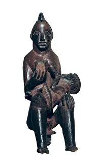 Afrique: Statue of motherhood