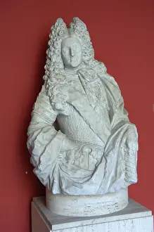 Absolutists: Statue of Philip V, work by Leonardo Julio Capuz