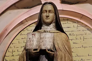 Lisieux: Statue of Sainte-Therese-de-l'Enfant-Jesus
