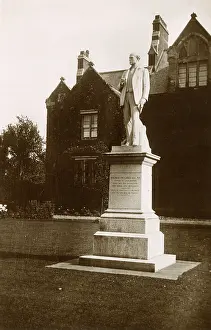 Browns: Statue of Thomas Hughes