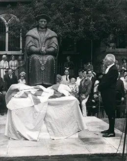 Unveils: Statue to Thomas More, Chelsea, London