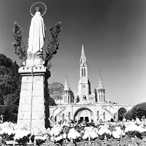 Basilique: Statue of Virgin Mary, Rosary Basilica, Lourdes, France