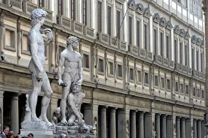 Uffizi: Statues outside the Uffizi