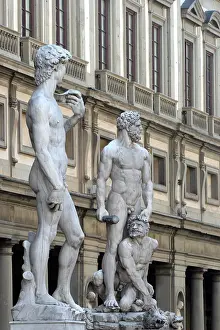 Uffizi: Statues outside the Uffizi