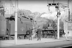 Bedford: Steam engine at platform at Southampton Central Station