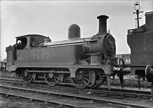 1567: Steam engine on a railway track