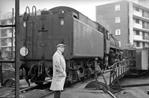 Overall: Steam engine on turntable at Nine Elms