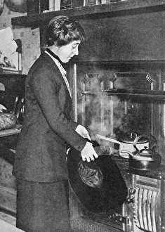 C1910: STEAMING A HAT