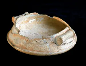 Spool: Steatite bowl with spool-shaped handles