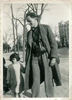 Calle: Stephen Spender and child, Calle Lista Madrid