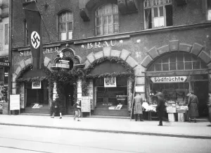 Streetlife: The Sterneckerbraeu, circa 1920s