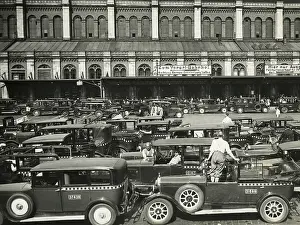 Rows: The Stettiner Bahnhof in Berlin, 1930