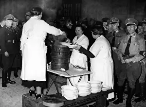 Volkes: Stew offered to barracks visitors in Berlin, 1939