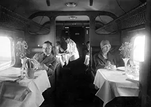 Roomy: A steward serves flight guests on board a Junkers G-31, 1928