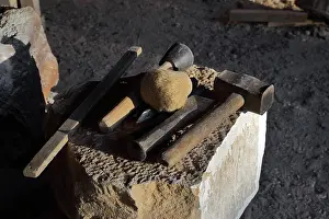 Novo: Stone cutting tools, Chateau de Guedelon, Treigny