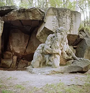 Scultor: Stone statue - Bethlehem - allegorical