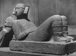 Teotihuacan: Stone statue of Teotihuacan from the Maya era