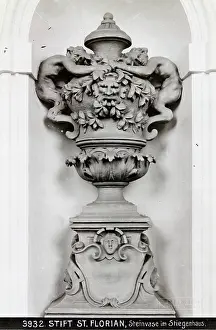 Chorherren: Stone vase in St. Florian