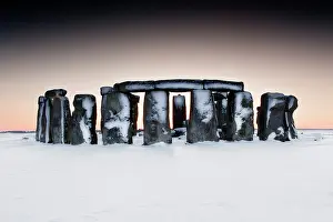 Stone Age: Stonehenge in snow