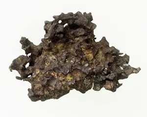 Coarse: Stony-iron meteorite