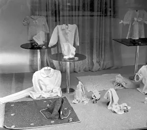 Vinatge: Store window in 1946
