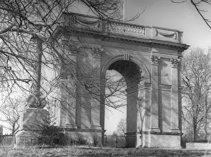 Focal: STOWE CORINTHIAN ARCH
