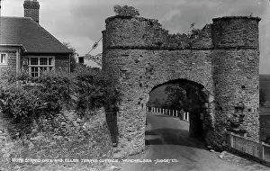 Winding: Strand Gate and Ellen Terry's Cottage