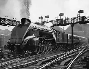 Biggest: A streamlined locomotive in Great Britain, 1936