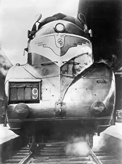 Streamliner: Streamlined locomotives before 1945, a streamlined