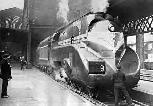 Streamliner: Streamlined steam locomotives before 1945