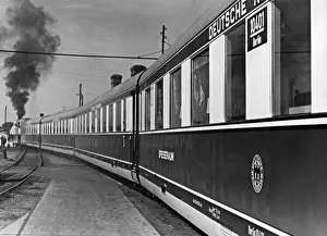 Kassel: Streamlined train in Germany, 1935
