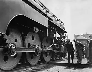 Shall: Streamliner during a test drive, 1938