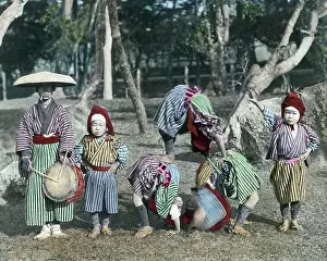 Acrobats: Street acrobats, Japan