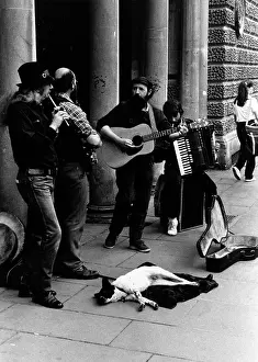 Buskers: Street buskers, 1986