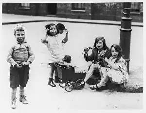 Hoxton: STREET/CHILDREN/HOXTON