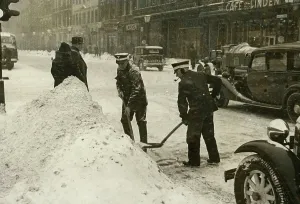 Immigration: Street cleaning in Berlin, 1928