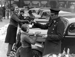 Attendant: Street collection of HJ and BDM members in Berlin-Mitte