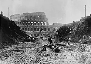 Coliseum: Street construction in front of the Coliseum in Rome, 1932