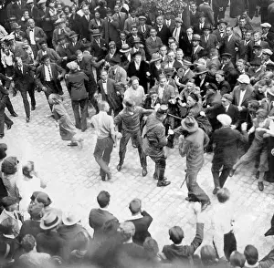 Controversy: Street fight between communists and SA, 1932