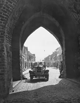 Citroen: Street scene, 1932