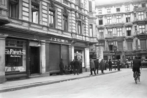 Immigration: Street scene in Berlin, 1930
