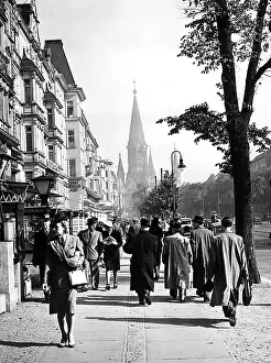 Kurfuerstendamm: Street scene in Berlin, 1941