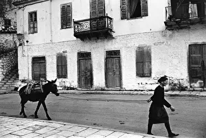Delphi: Street scene in Delphi, Greece