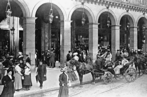 Stops: Street scene in Paris, 1907