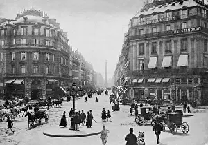 Cabs: Street scene in Paris before 1914