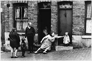 Pinny: Street scene in working class Nottingham