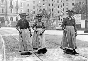 Broom: Street sweepers in Munich, 1906